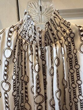 Super cute sleeveless, high gathered neck, Banana Republic blouse